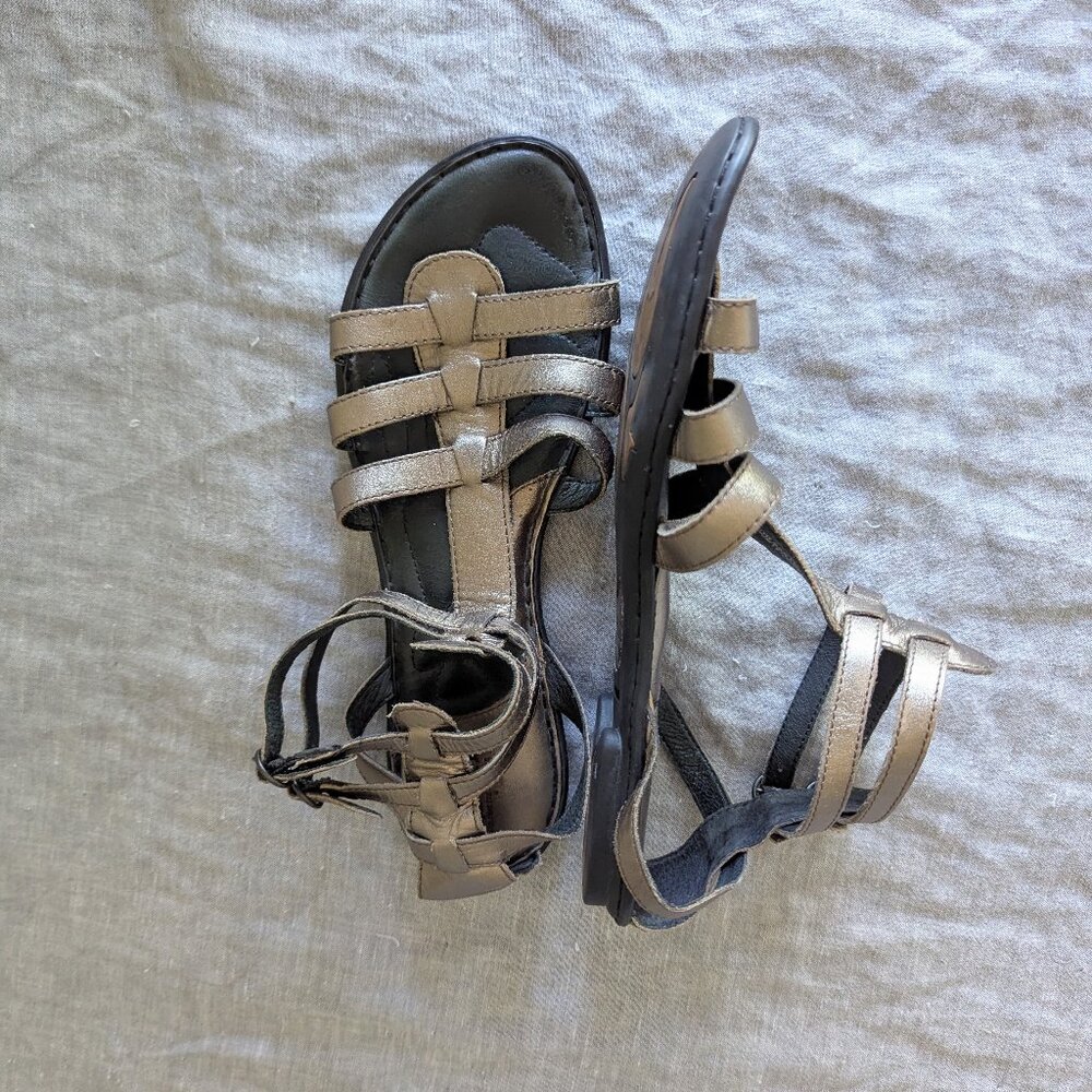 Born Women’s Gladiator Sandals in Metallic Copper Size US 9